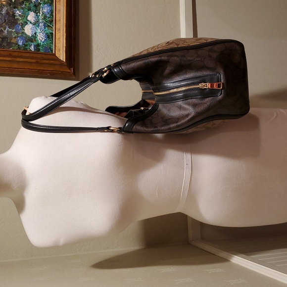 Like NEW Coach Signature Kristy Bag - Picture 3 of 12